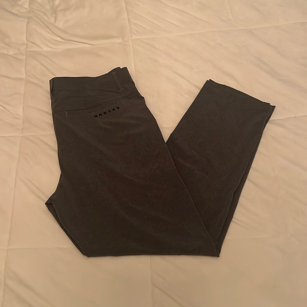 Grey Oakley golf pants size 36